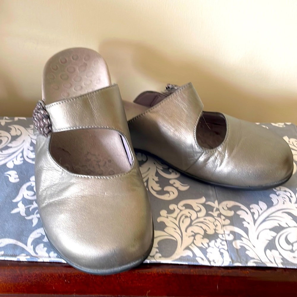 Vionic slide on dress shoes